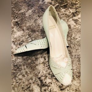 Beautiful feminine pumps worn wonky couple times